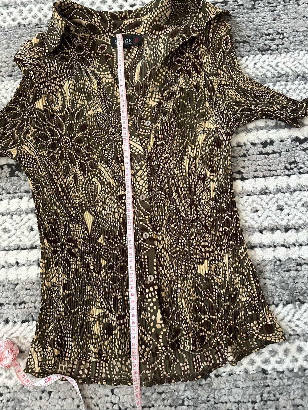 Retro pattern button up top - Picture 6 of 6